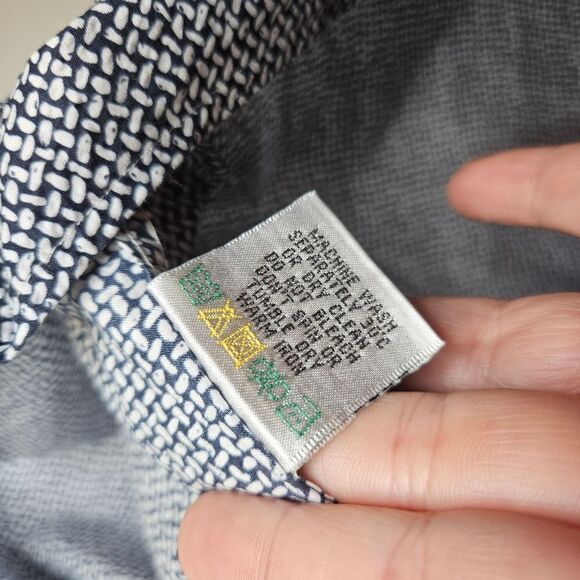 Bugatchi shaped fit button down, geometric design, navy, size medium - Picture 6 of 7